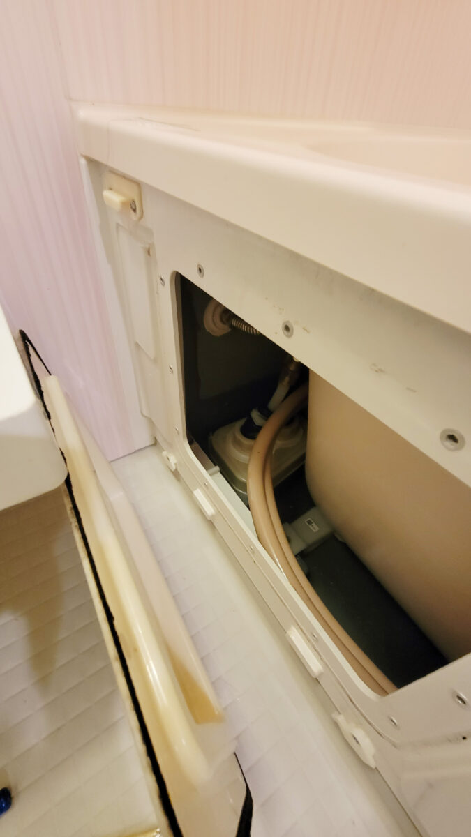 相次ぐ漏水被害を根本解決。天井裏を通る給湯管の一斉交換を実施。