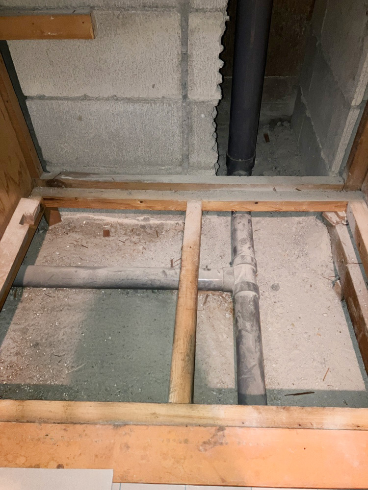 「図面なし」の難題を調査で解決。築48年の古い配管を最新へ更新。